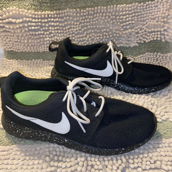 Nike Roshe - Picture 3 of 4